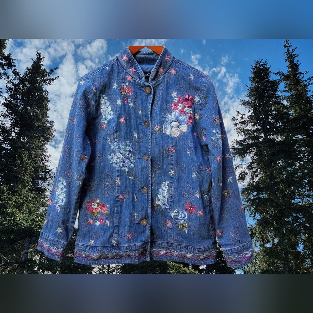 Beautiful! Vintage Floral Embroidered Denim And Co. Jacket Excellent Condition!